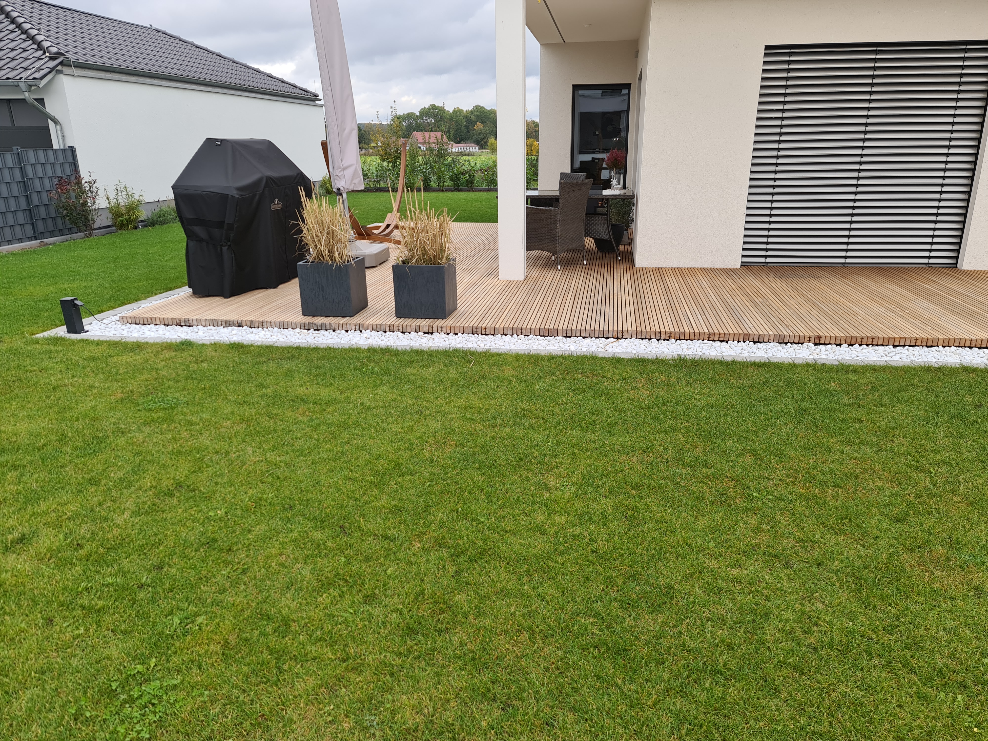 Wie pflegeleicht kann eine moderne Außenanlage sein?
